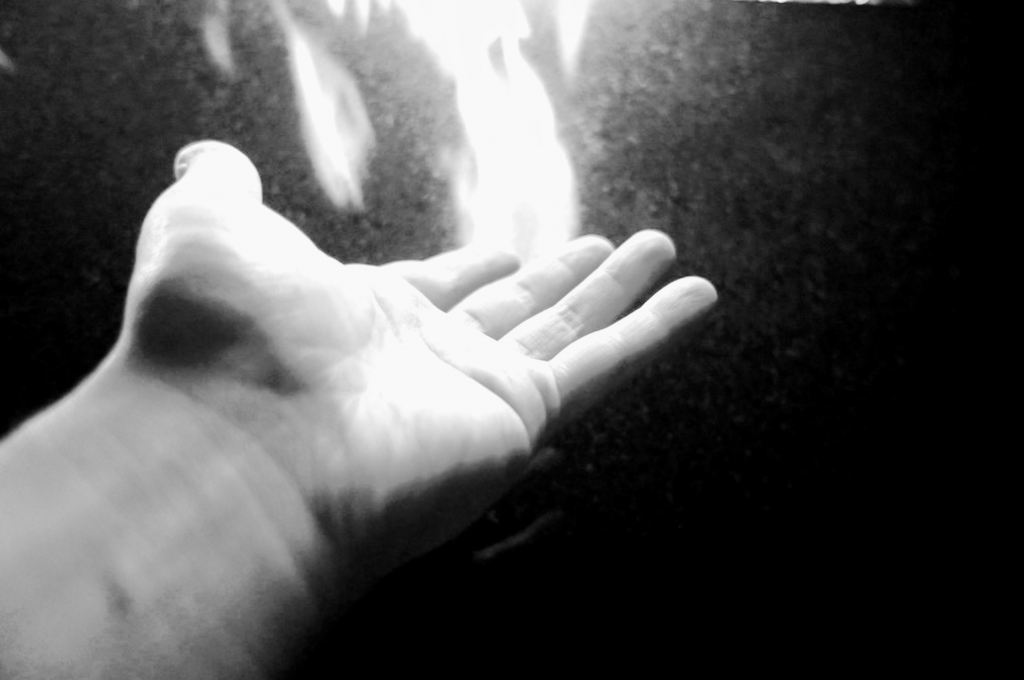 Poema "Acerca mi mano al fuego"